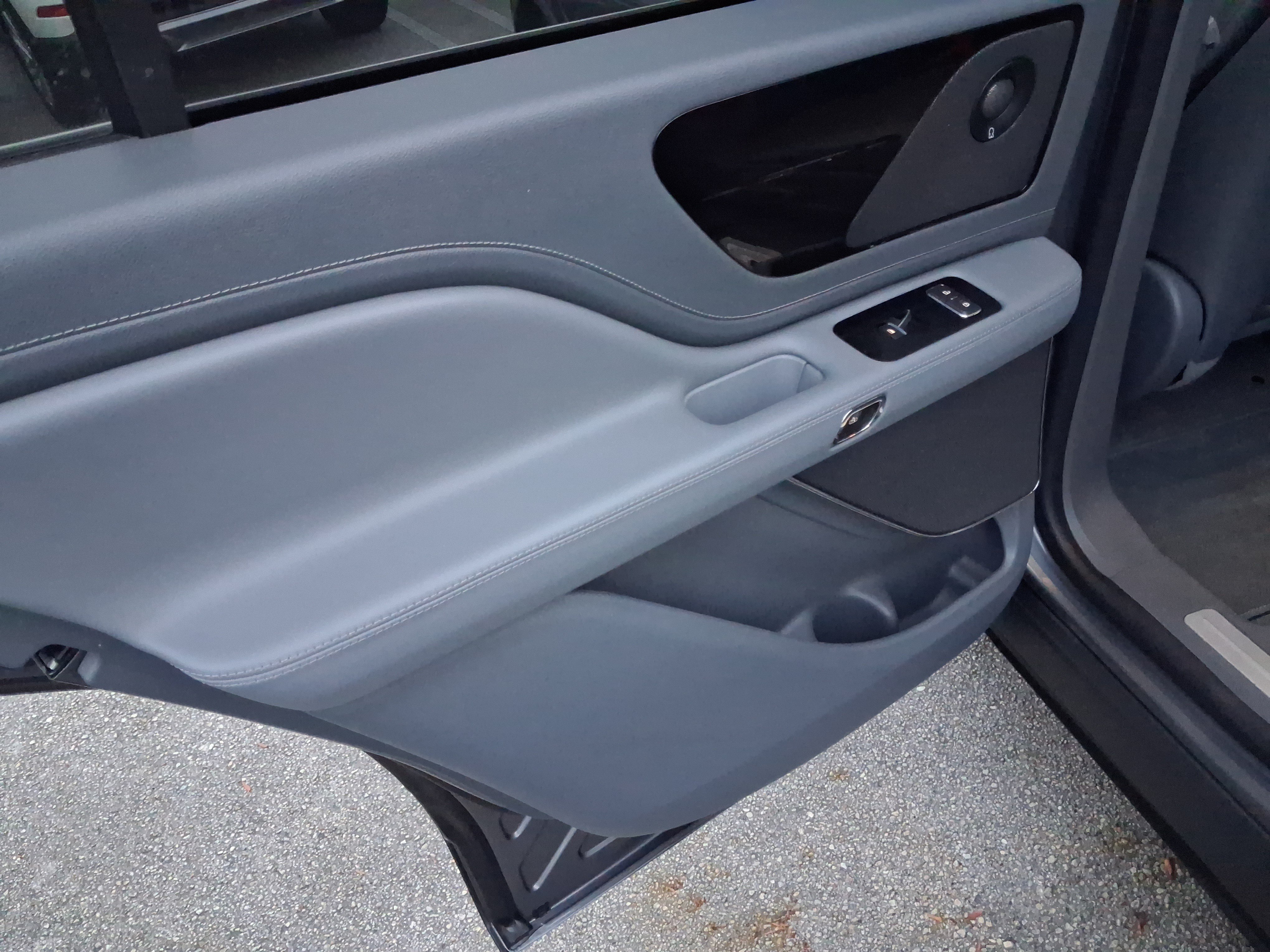 Used 2021 Lincoln Aviator Reserve RWD image 9