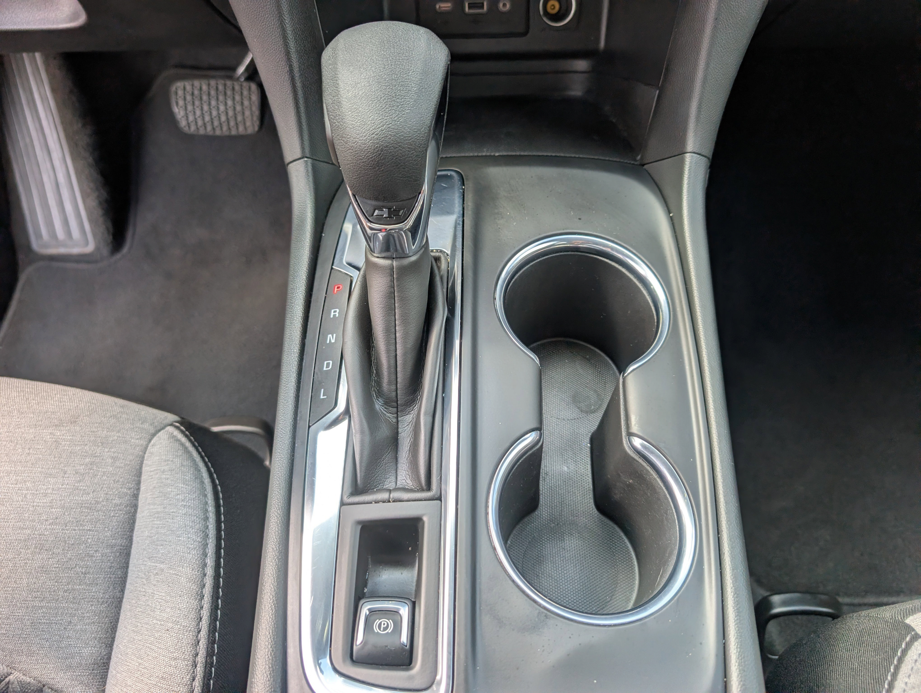 Used 2023 Chevrolet Equinox LS w/ LPO, Cargo Package FWD image 13