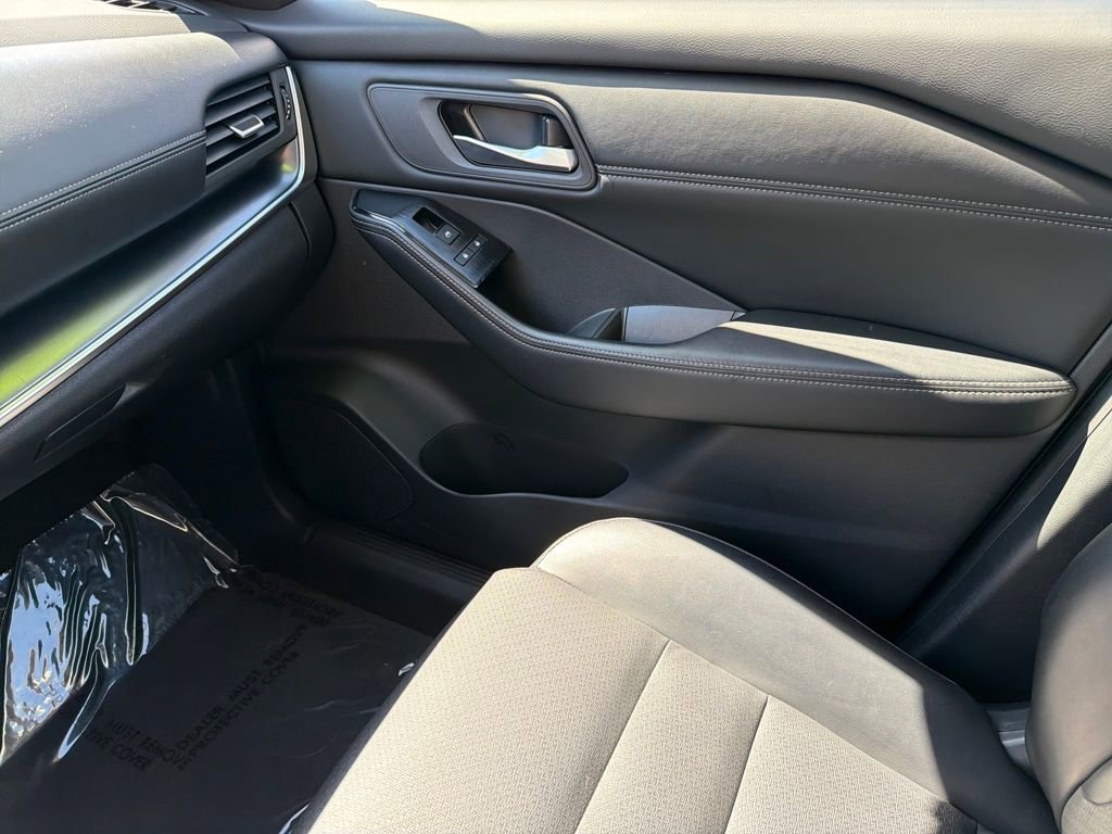 Used 2024 Nissan Rogue SV w/ SV Premium Package image 31