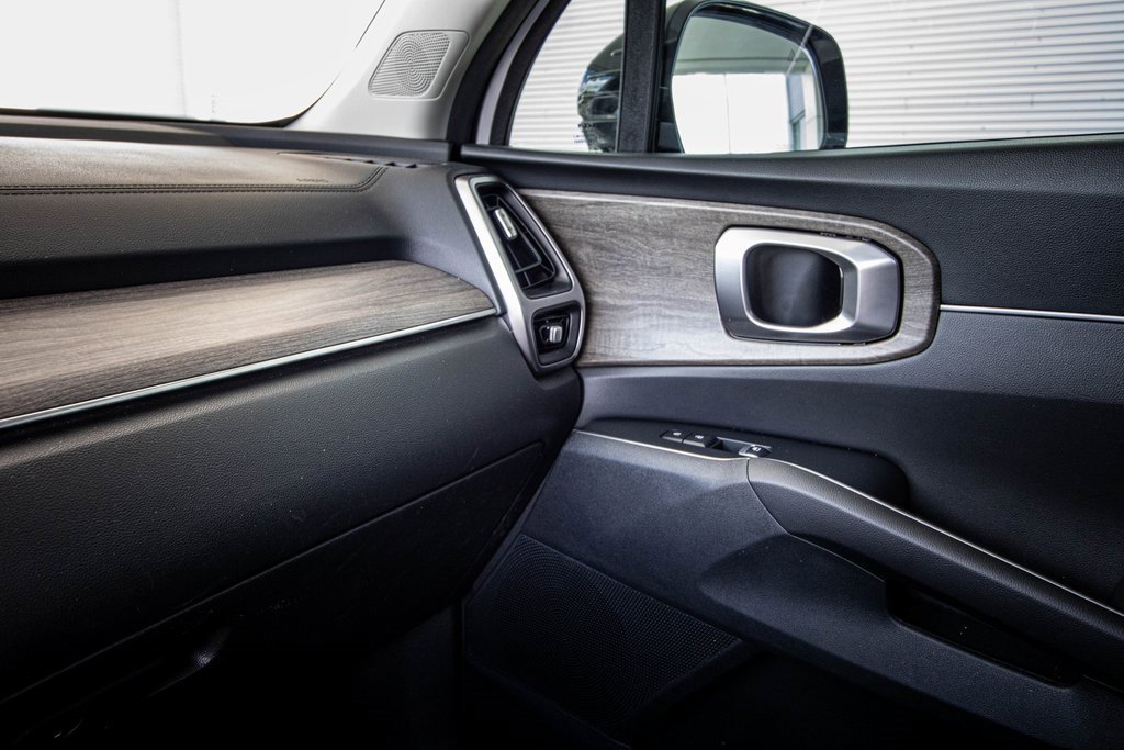 Used 2023 Kia Sorento S w/ Panoramic Sunroof Package image 42