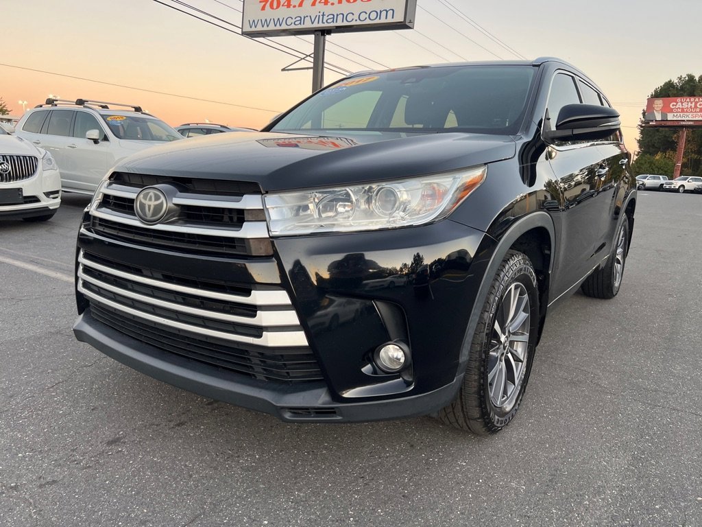 Used 2017 Toyota Highlander XLE image 1