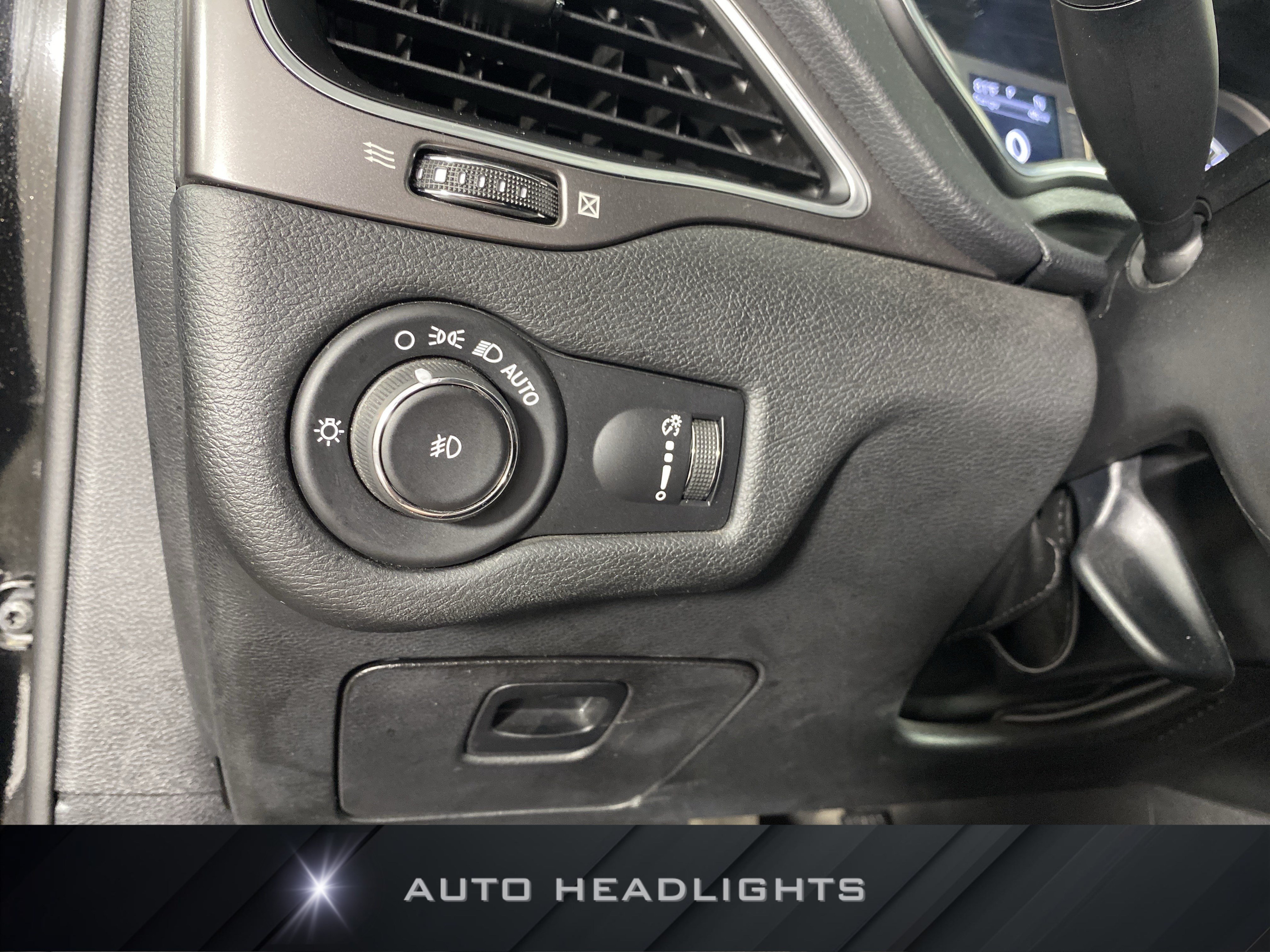 Used 2019 Jeep Cherokee Latitude w/ Popular Appearance Group AWD/4WD image 23