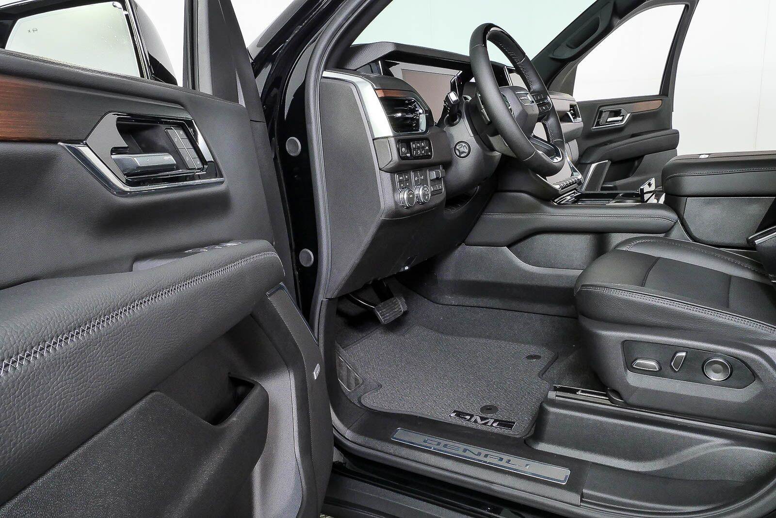 New 2026 GMC Yukon XL Denali w/ Denali Reserve Package AWD/4WD image 8