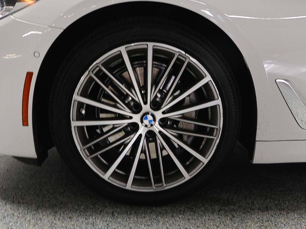 Used 2017 BMW 530i RWD image 6
