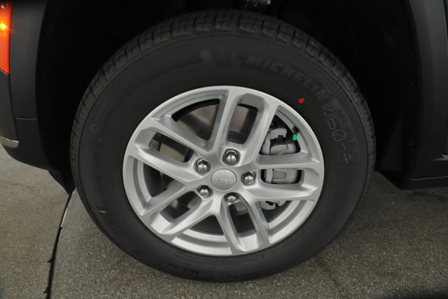 New 2025 Jeep Grand Cherokee L Laredo w/ Luxury Tech Group I image 7