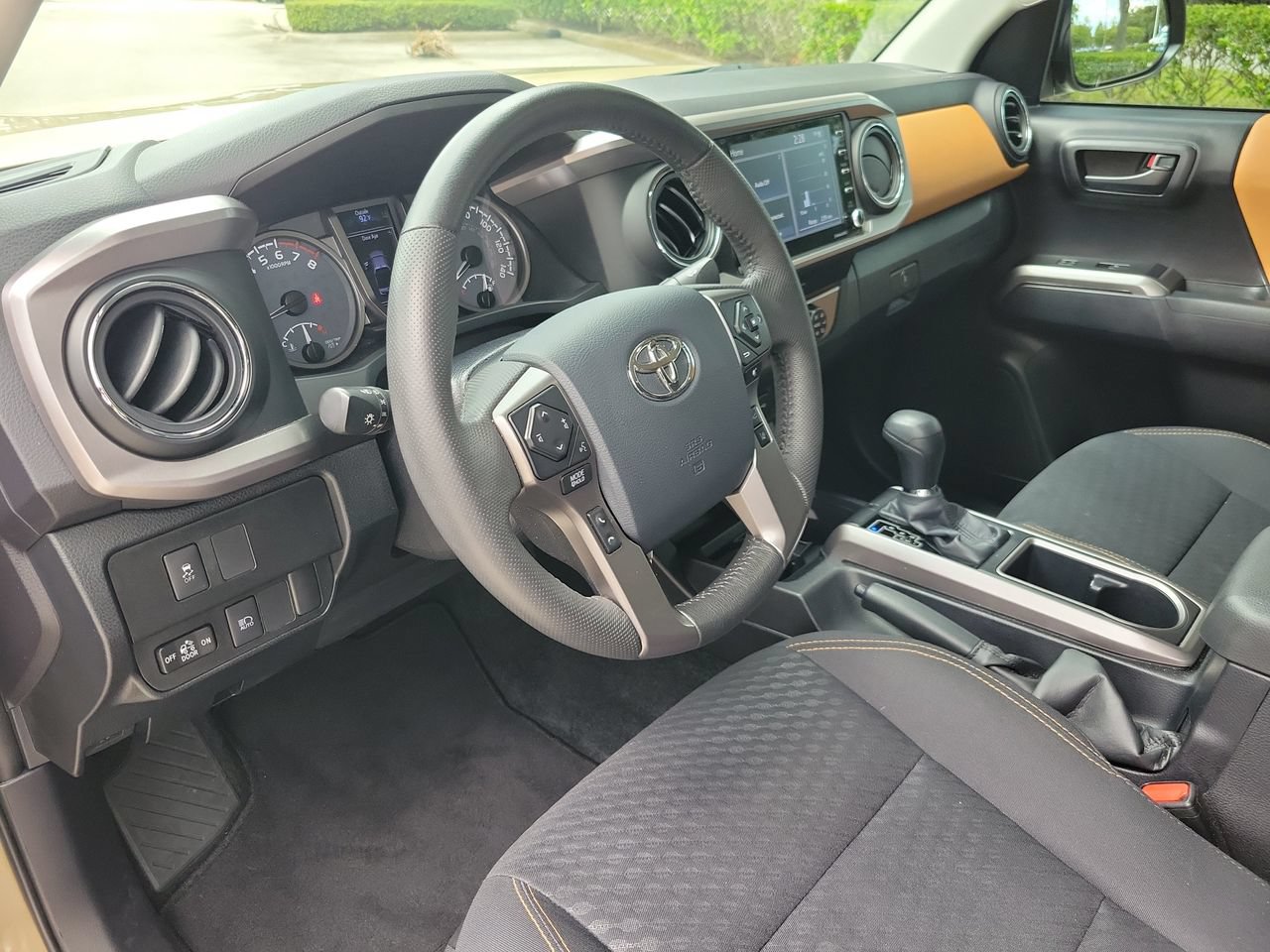 Used 2020 Toyota Tacoma SR5 RWD image 15
