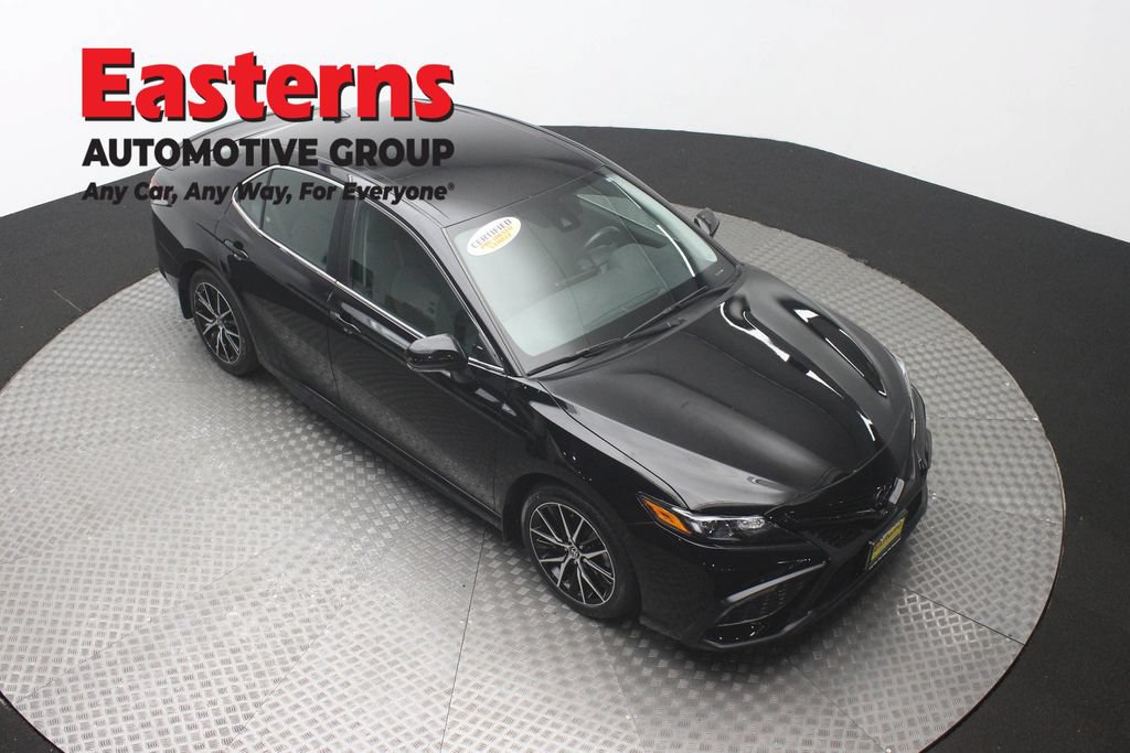 Used 2024 Toyota Camry SE w/ Cold Weather Package FWD image 3