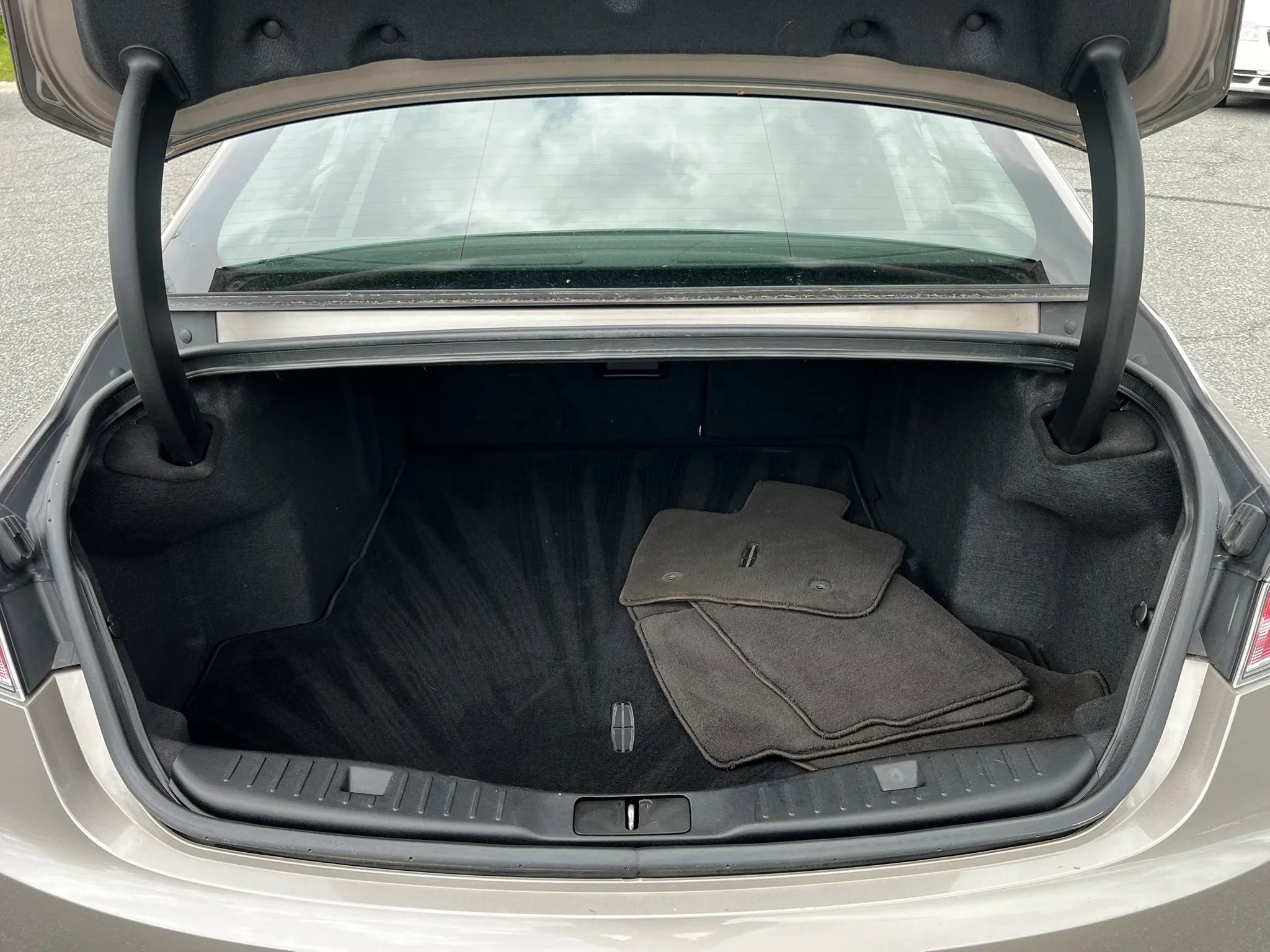 Used 2018 Lincoln MKZ Reserve w/ Luxury Package FWD image 13