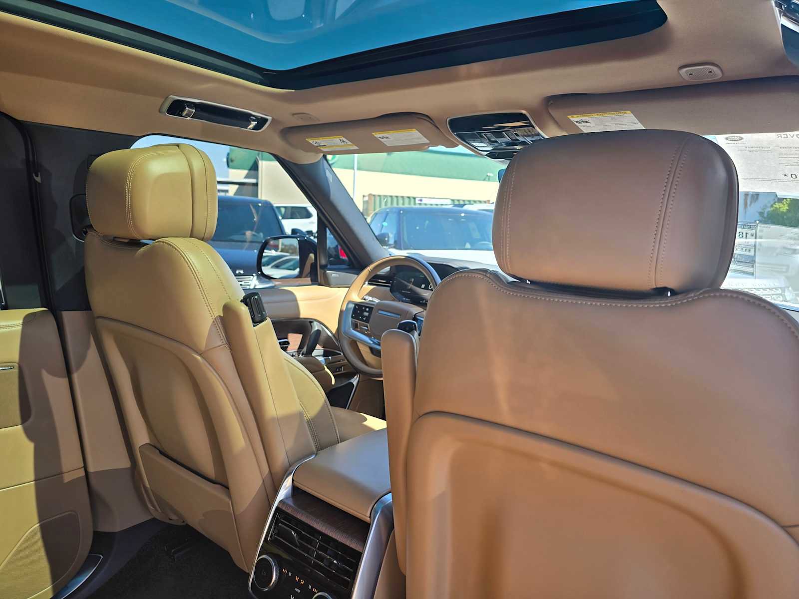 New 2025 Land Rover Range Rover Long Wheelbase SE image 16
