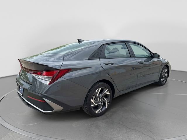 Certified 2025 Hyundai Elantra Sport FWD image 4