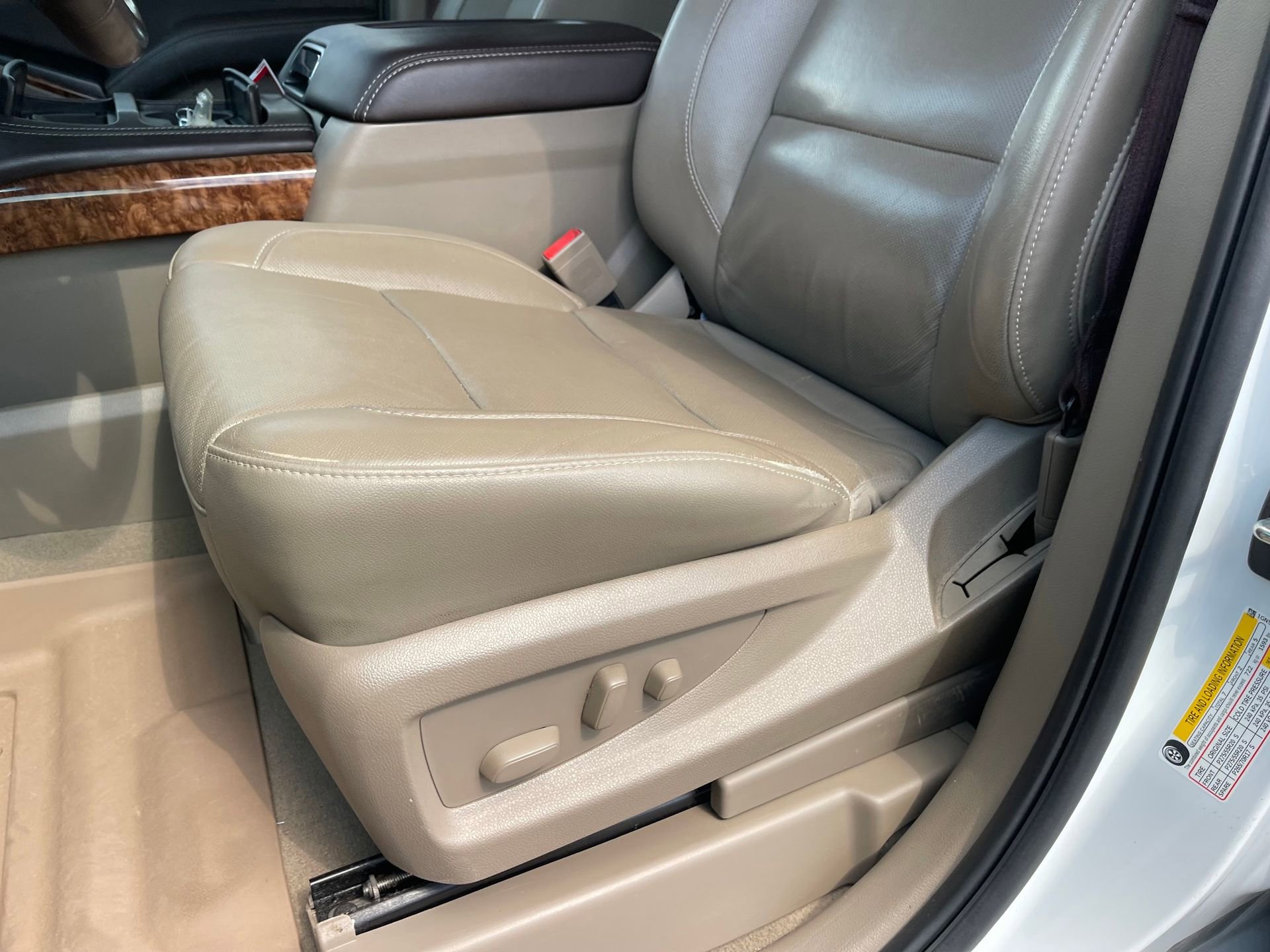 Used 2019 Chevrolet Tahoe Premier AWD/4WD image 13