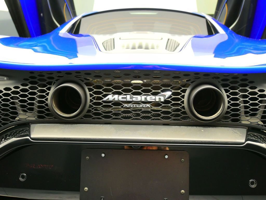 Used 2023 McLaren Artura image 10