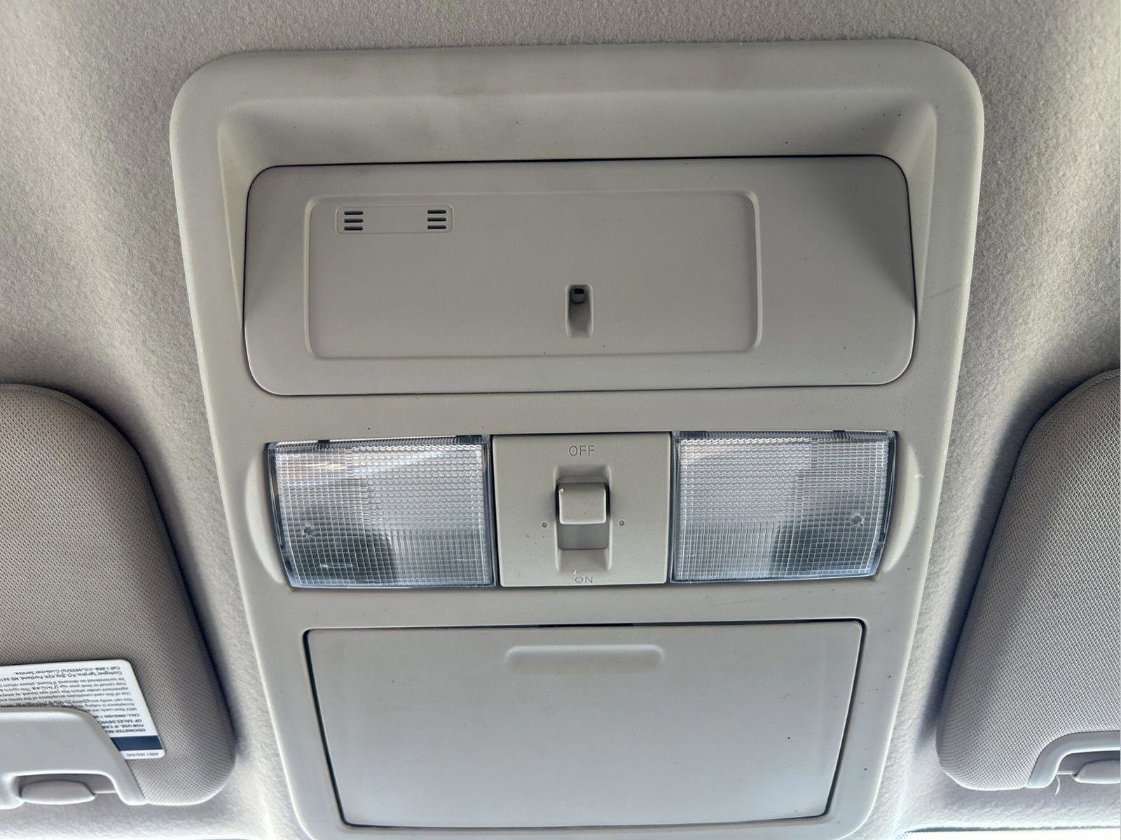 Used 2022 Nissan Titan S image 31