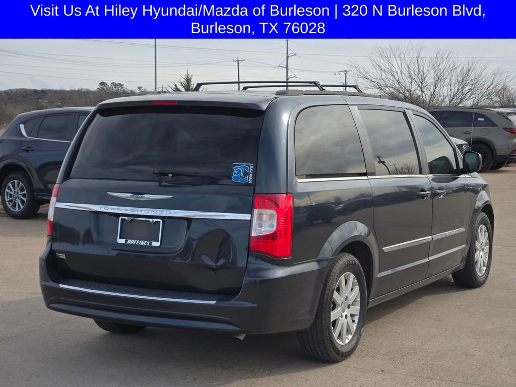 Used 2014 Chrysler Town & Country Touring image 4