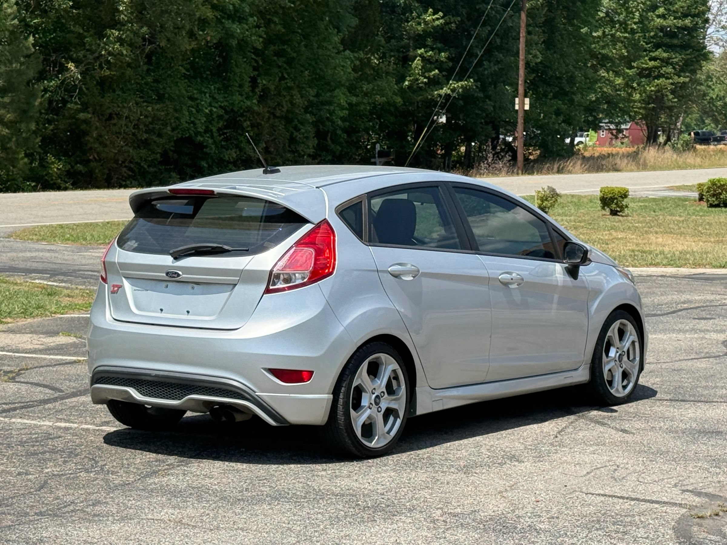 Used 2015 Ford Fiesta ST FWD image 3