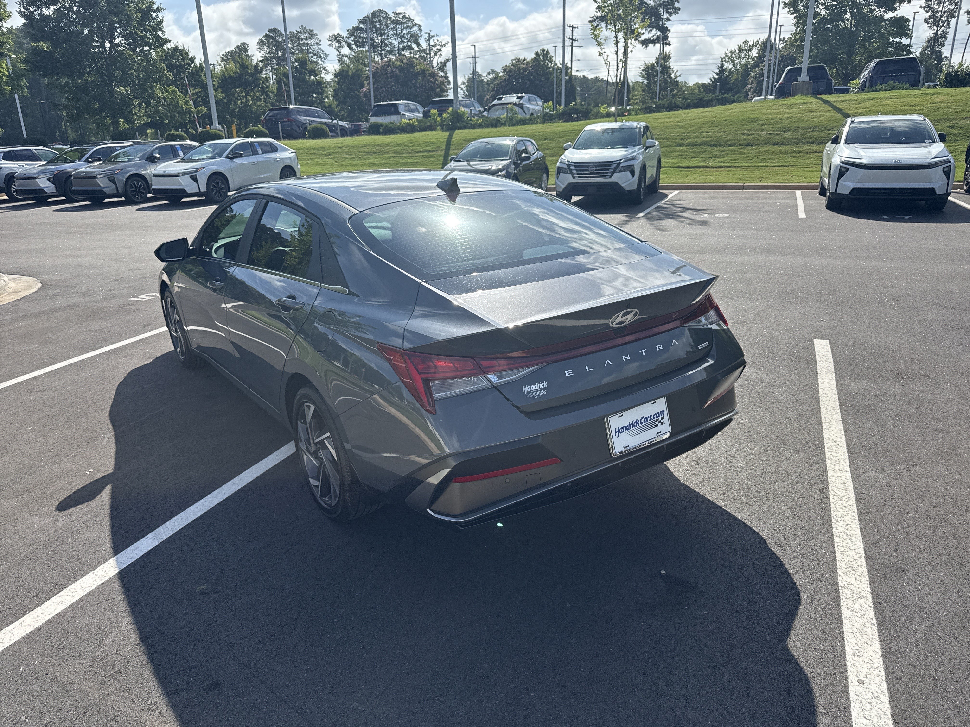 Used 2024 Hyundai Elantra Limited FWD image 8