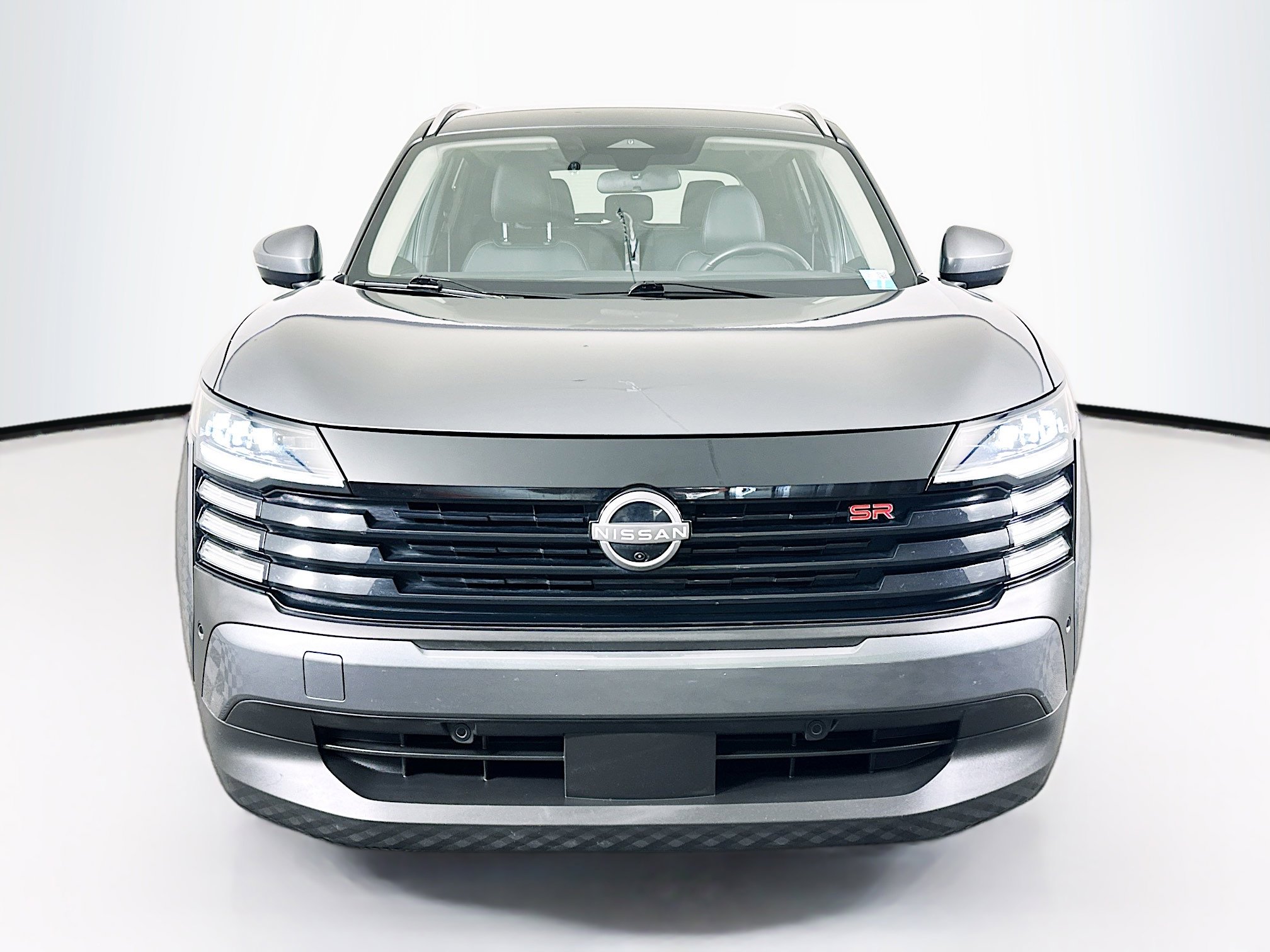 Used 2025 Nissan Kicks SR AWD/4WD image 2