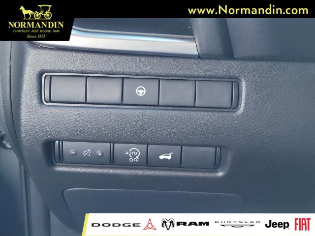Used 2025 Nissan Rogue SV AWD/4WD image 14