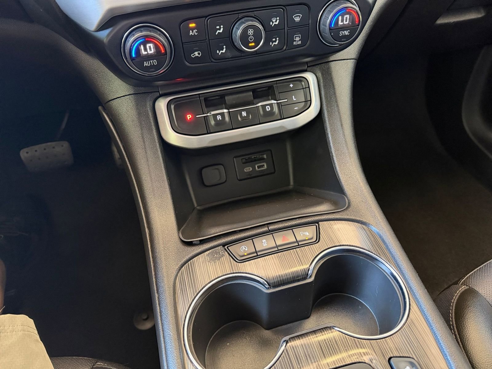 Used 2023 GMC Acadia SLT FWD image 44