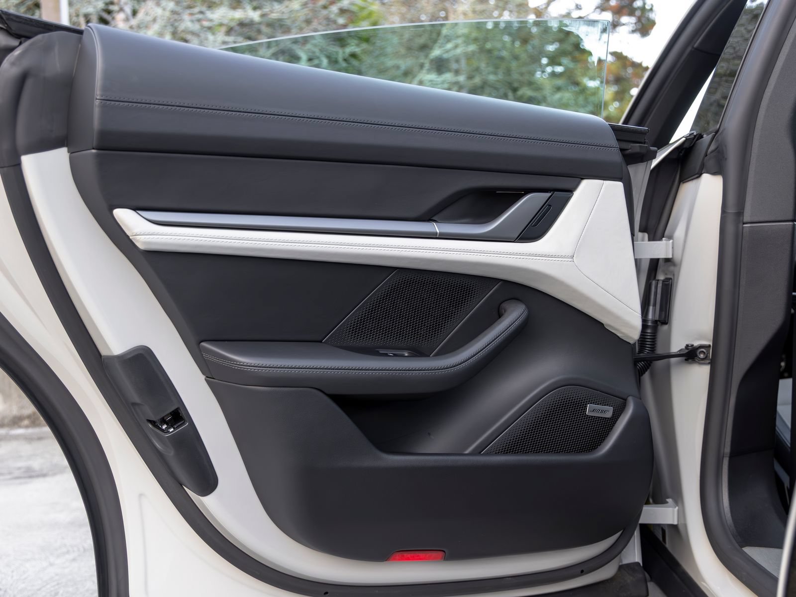 Certified 2025 Porsche Taycan AWD/4WD image 38