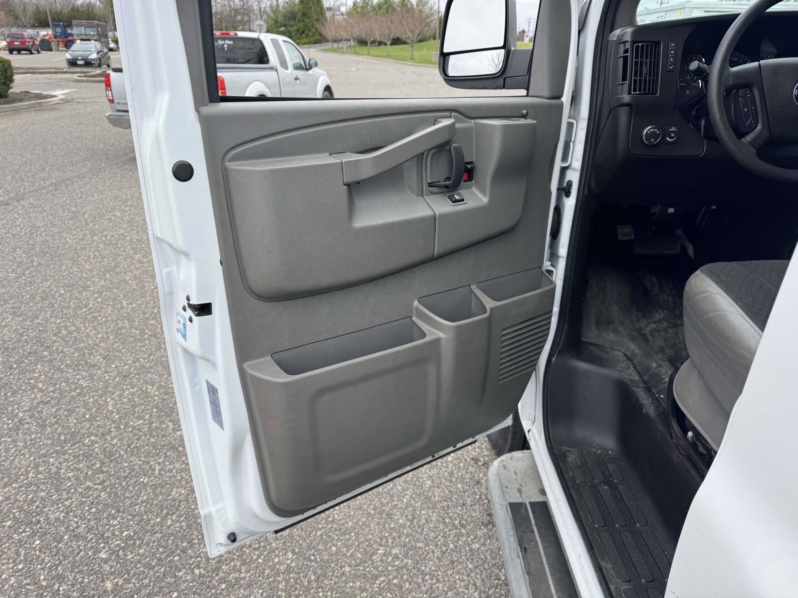 Used 2024 GMC Savana 2500 w/ Driver Convenience Package image 15