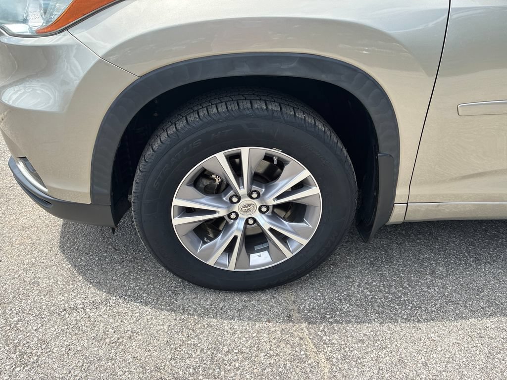 Used 2015 Toyota Highlander XLE AWD/4WD image 9
