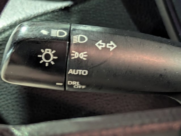 Used 2020 Toyota Corolla LE image 20