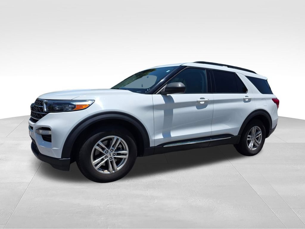 Used 2023 Ford Explorer XLT w/ Equipment Group 202A RWD image 2