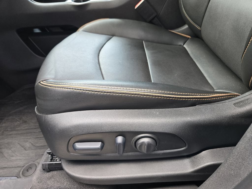 Used 2024 GMC Terrain AT4 w/ Tech Package AWD/4WD image 18