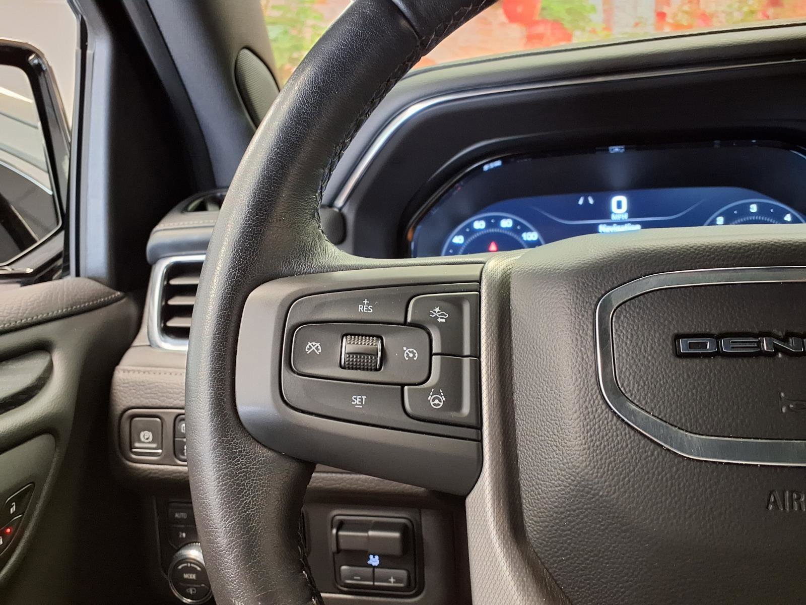 Used 2023 GMC Yukon Denali w/ Denali Reserve Package AWD/4WD image 33