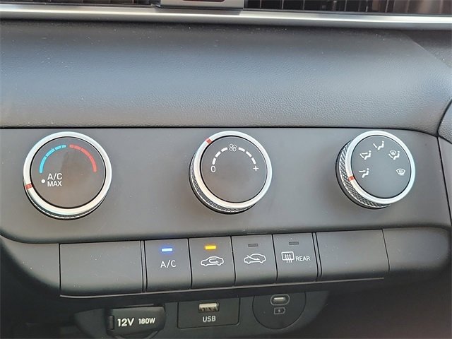 Certified 2025 Hyundai Elantra SE image 10