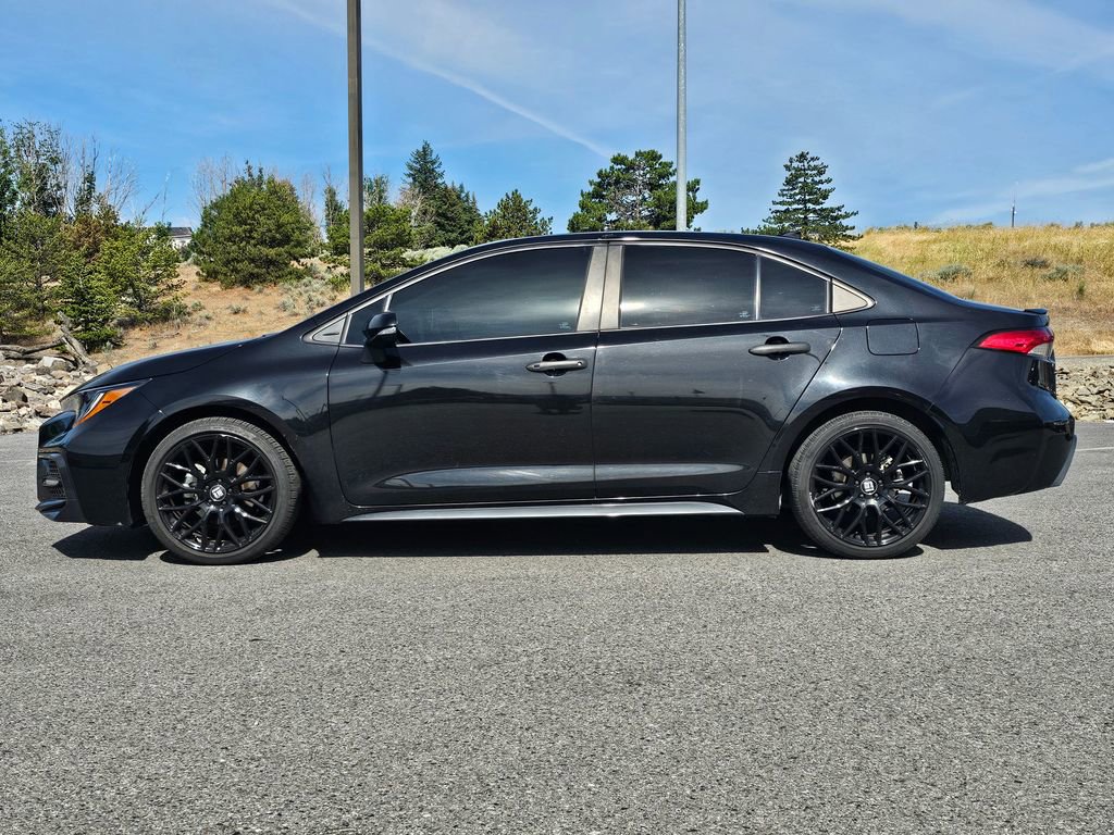 Used 2022 Toyota Corolla SE w/ SE Premium Package FWD image 2