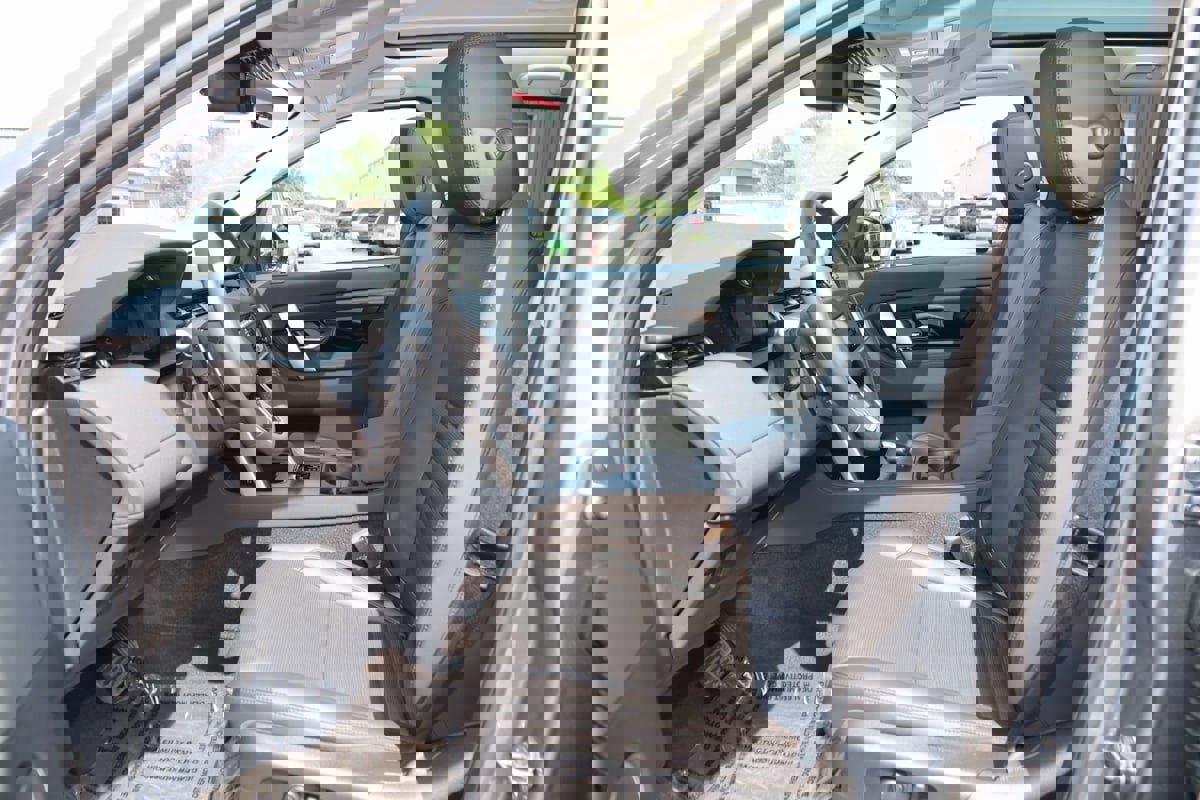 Used 2024 Land Rover Discovery Sport S image 12