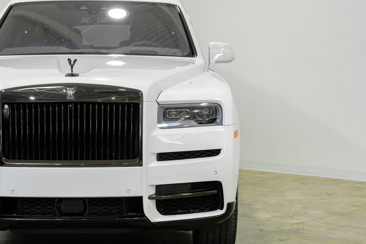 Used 2022 Rolls-Royce Cullinan Black Badge w/ Dark Exterior Package AWD/4WD image 57