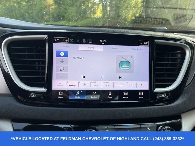 Used 2022 Chrysler Pacifica Touring-L FWD image 14