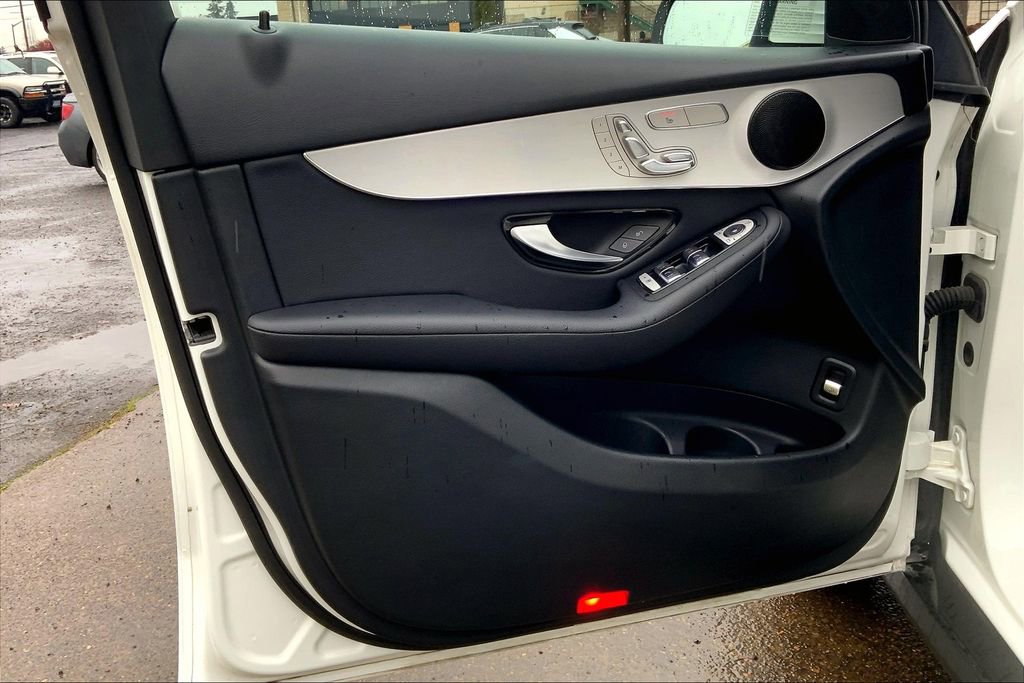 Used 2021 Mercedes-Benz GLC 300 4MATIC image 23