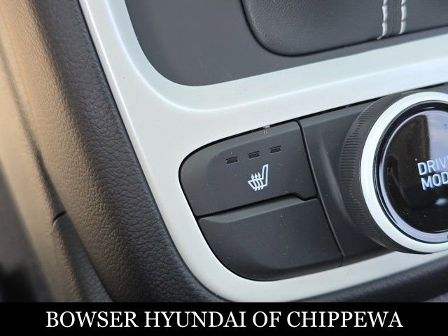 Used 2025 Hyundai Venue Limited FWD image 13