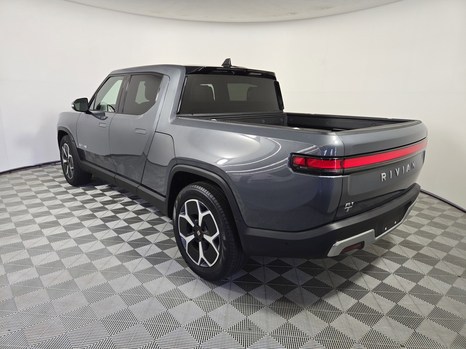 Used 2024 Rivian R1T Adventure image 3