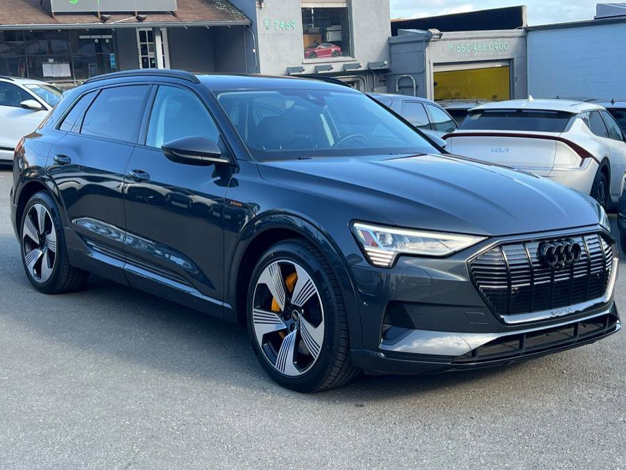 Used 2023 Audi e-tron Premium Plus w/ Premium Plus Package image 3