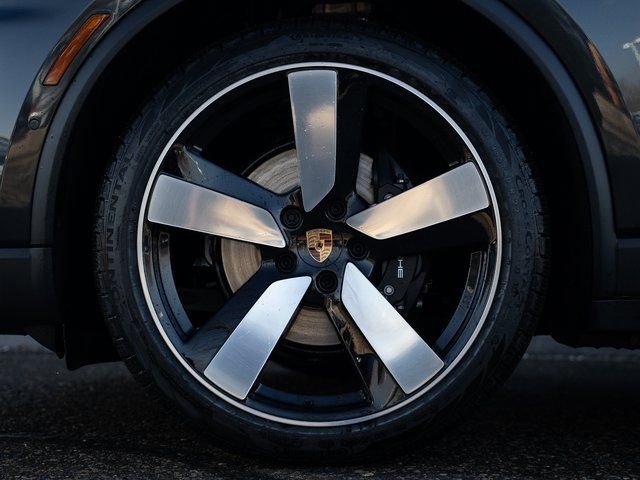 New 2026 Porsche Macan 4 Electric image 12