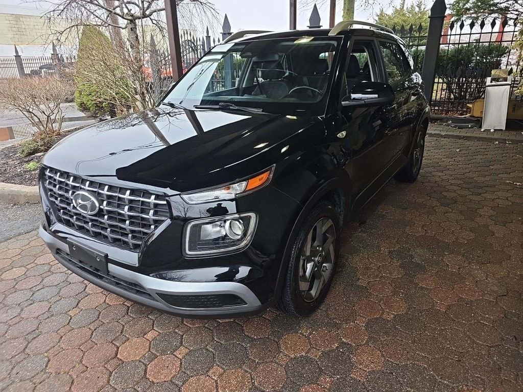 Used 2023 Hyundai Venue SEL image 6