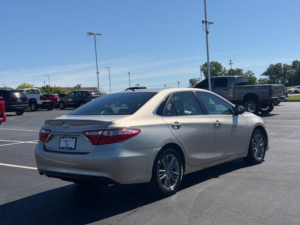 Used 2017 Toyota Camry SE FWD image 3