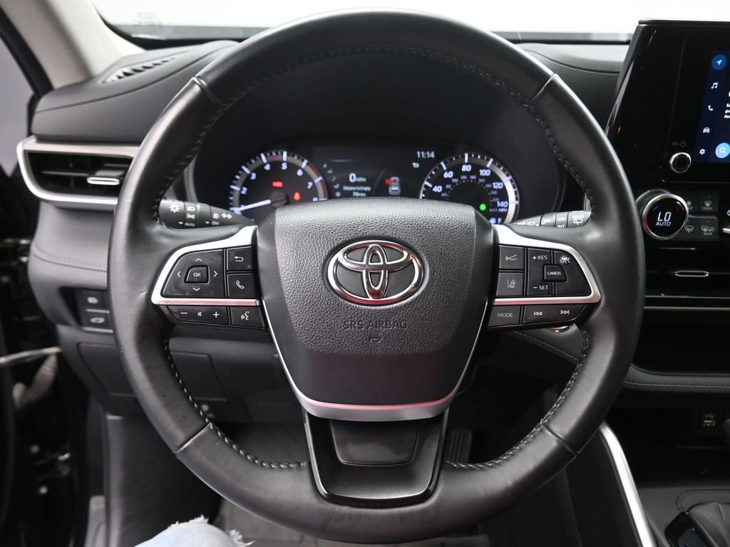 Used 2023 Toyota Highlander LE FWD image 6
