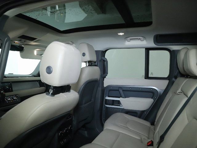 Used 2023 Land Rover Defender 110 SE image 19