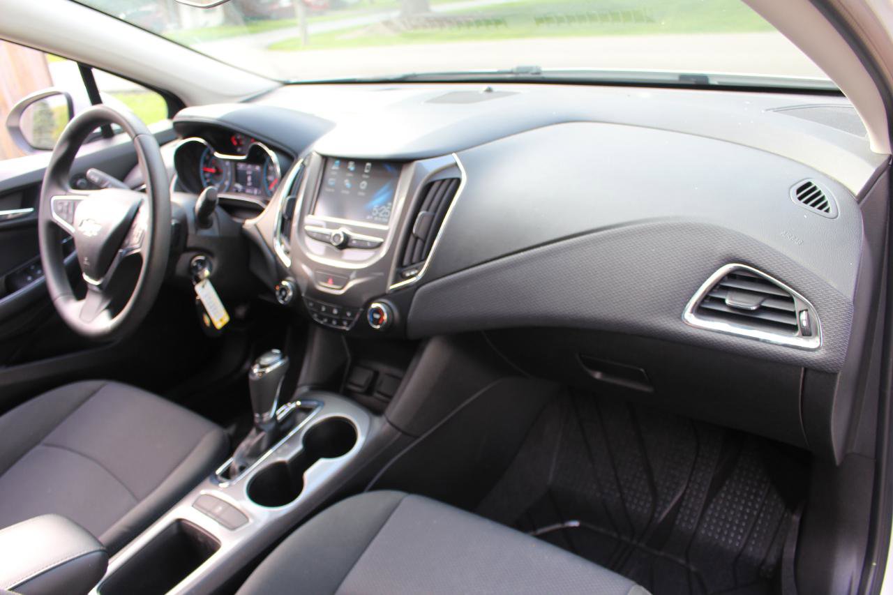 Used 2018 Chevrolet Cruze LT FWD image 38