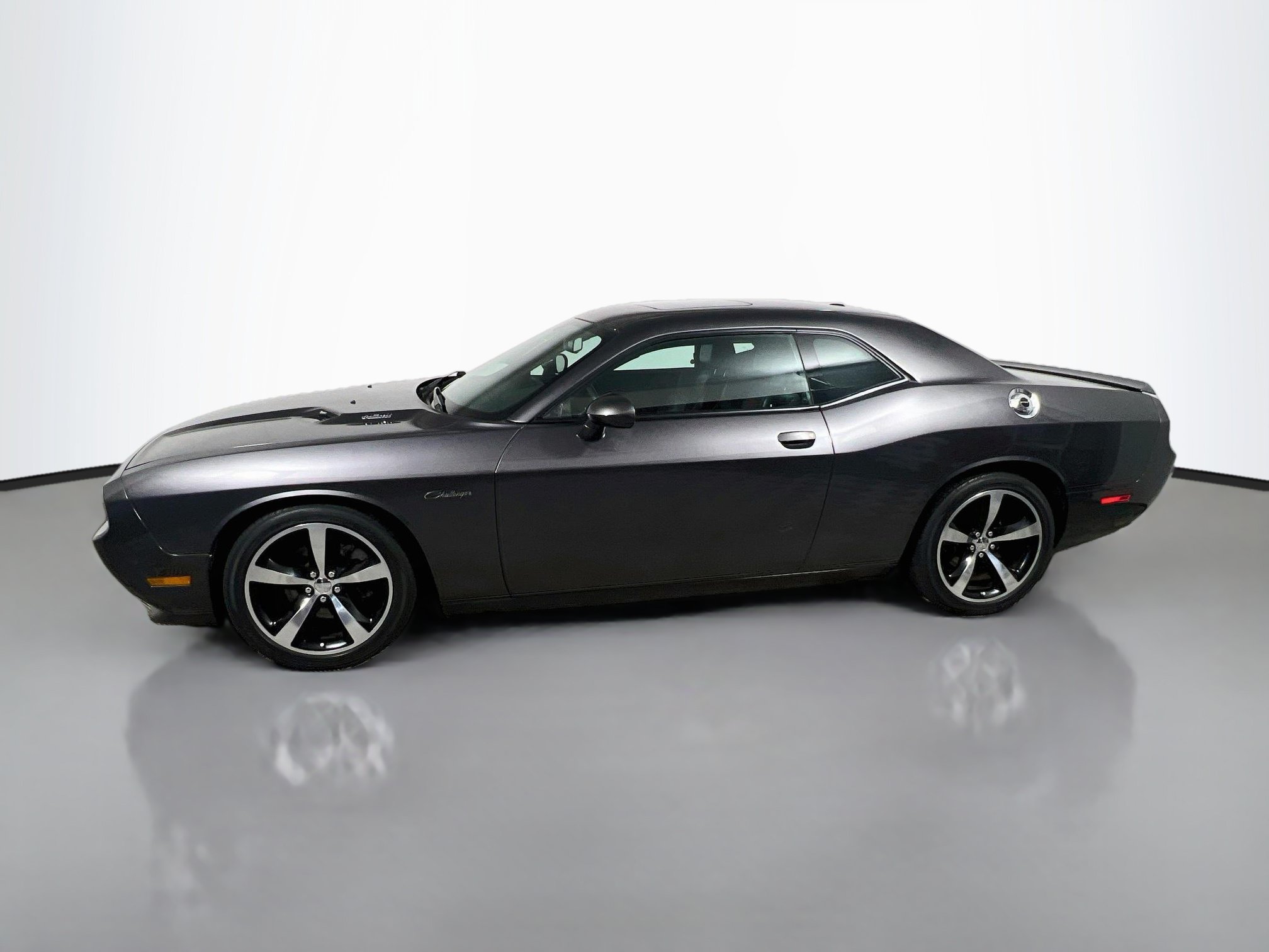 Used 2014 Dodge Challenger R/T RWD image 9