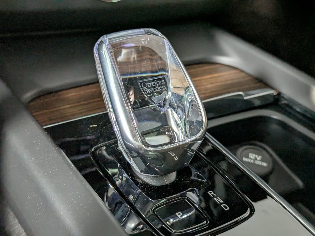 Used 2023 Volvo XC60 B5 Ultimate w/ Climate Package image 32