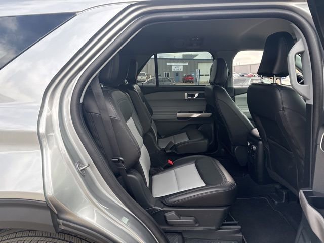 Used 2023 Ford Explorer XLT w/ Equipment Group 202A AWD/4WD image 12