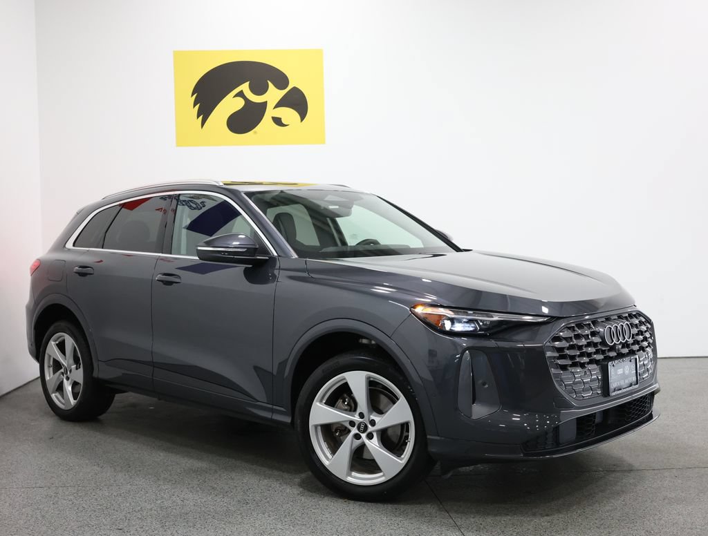 Used 2025 Audi Q5 Premium Plus w/ Premium Plus AWD/4WD image 2