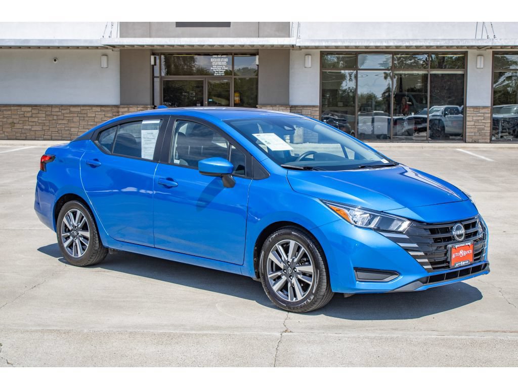 Used 2023 Nissan Versa SV FWD image 2